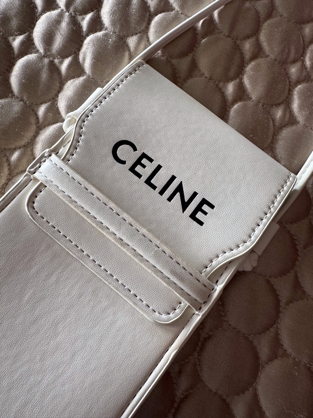 CELINE White Crossbody sunglasses / phone pouch - Picture 4 of 11